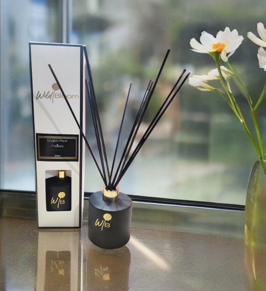 English Pear & Freesia